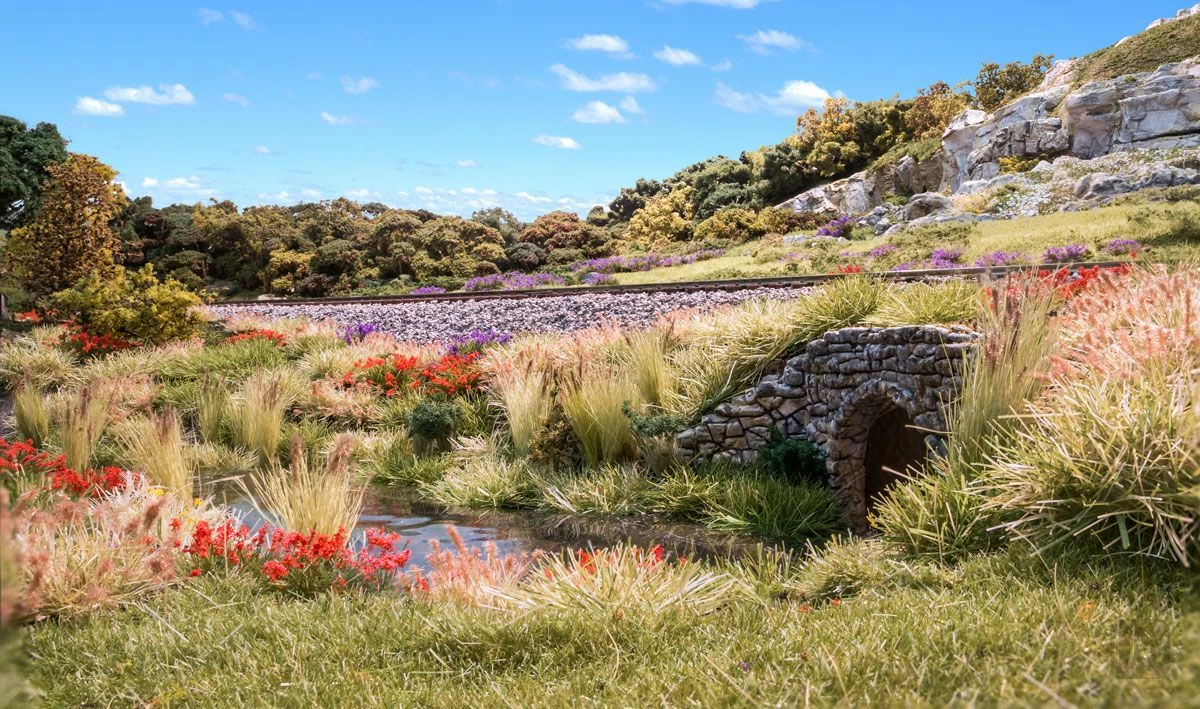 Woodland Scenics Medium Green Grass Tufts - Image 3
